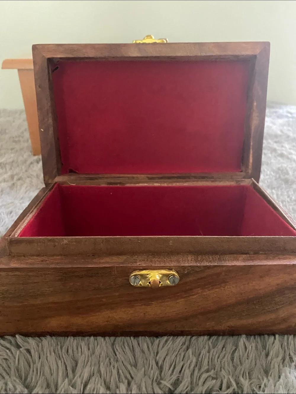 Traditional Indian Jaali lattice trinket box w/ inlaid brass detail hook closure